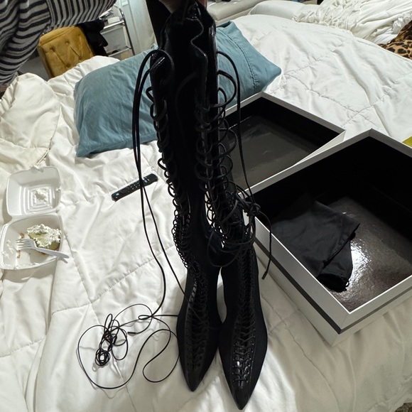 Givenchy - Picture 9 of 13